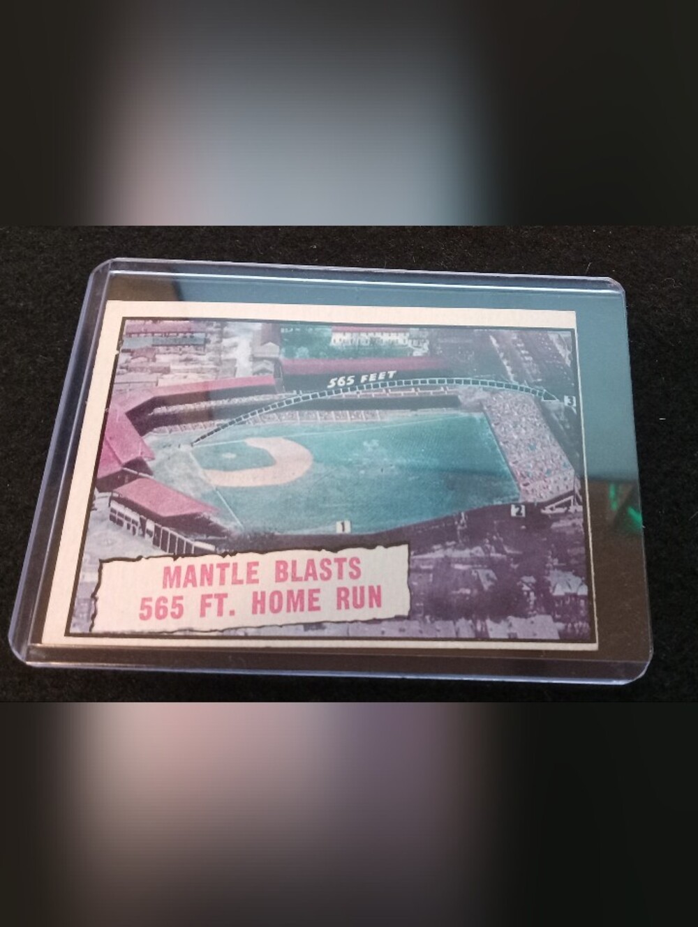 1961 MICKEY MANTLE Topps 406 Home Run Blast Baseball Card